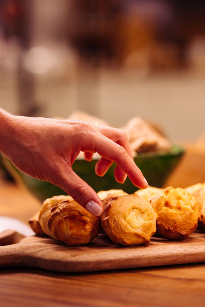 EXPERIENCE<br>AUTHENTIC CRETAN<br>CUISINE