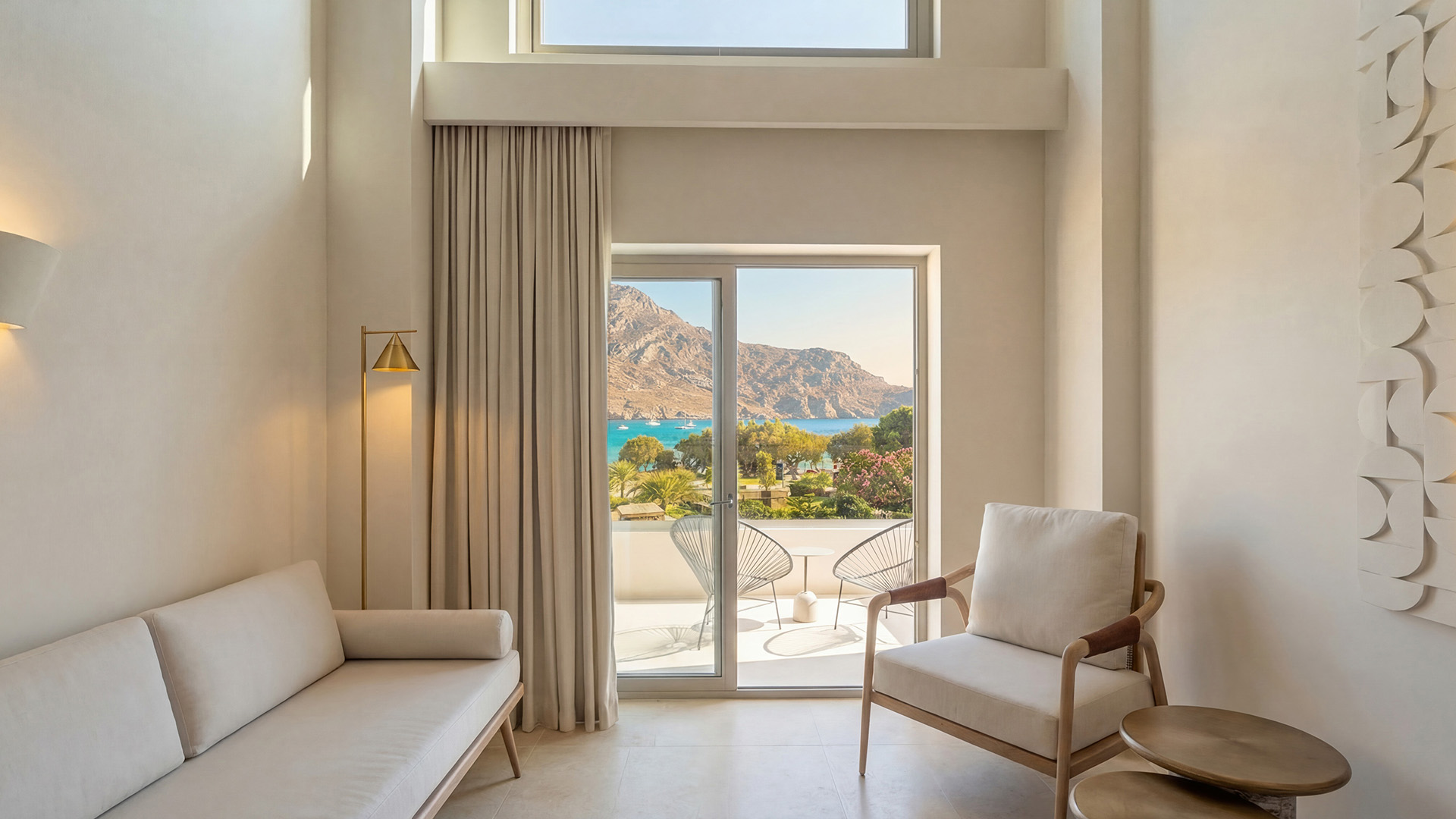 <strong>AUSSTATTUNG DER PENTHOUSE-MAISONETTE MIT PRIVATEM POOL UND MEERBLICK</strong>