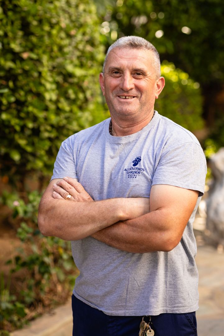 Zvezdan Markos Bradic, Υπεύθυνος Συντήρησης