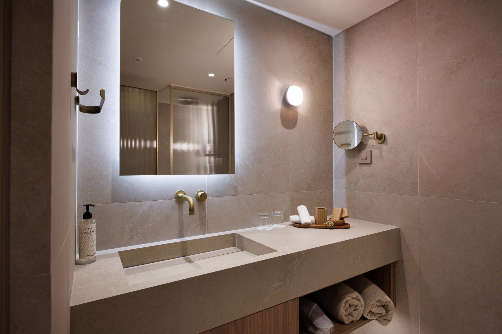 Deluxe Room with Side Sea View