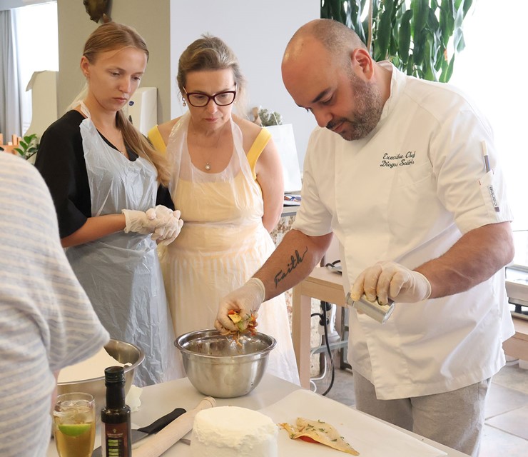 Begeben Sie sich auf eine Reise durch die griechische Küche: Ein Kocherlebnis mit Sotiris Diogos