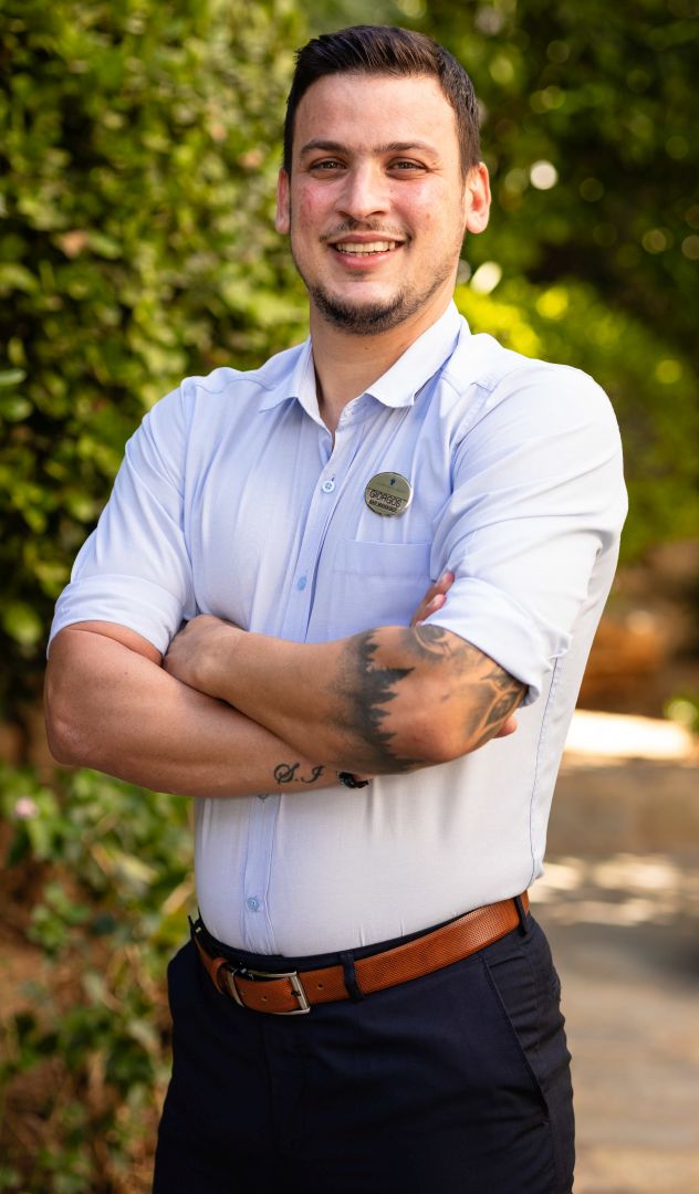 Γιώργος Χαρισάκης, Προϊστάμενος Μπαρ