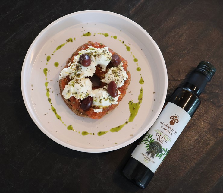 Erwerben Sie ein geschmackvolles Produkt: Extra natives Olivenöl aus dem Olivenhain des Alianthos Garden Hotels