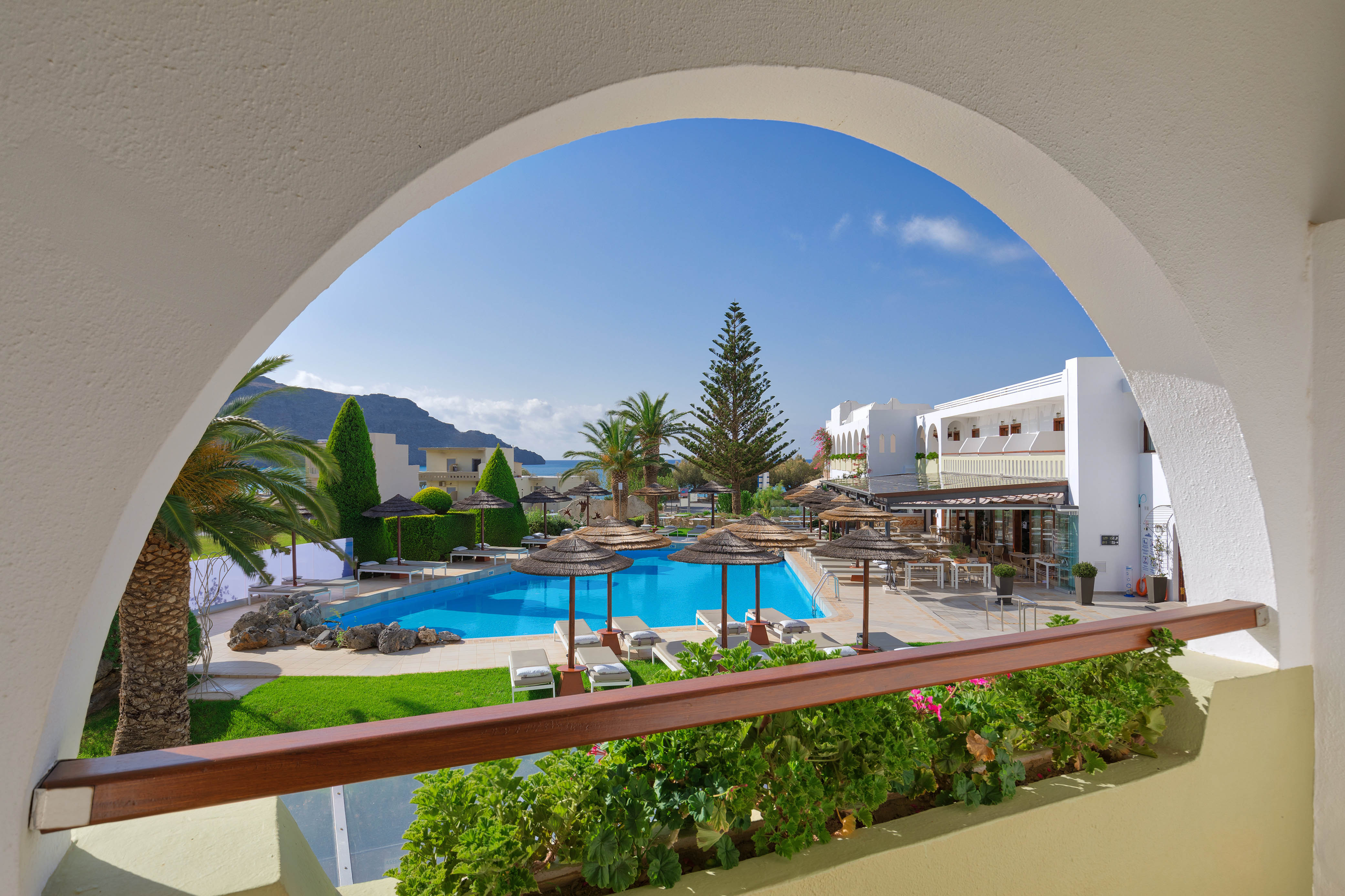 ΑΝΑΚΑΛΥΨΤΕ ΤΑ ΔΩΜΑΤΙΑ ΚΑΙ ΤΑ ΔΙΑΜΕΡΙΣΜΑΤΑ ΤΟΥ ΞΕΝΟΔΟΧΕΙΟΥ<br>ALIANTHOS ESTATE RESORT ΣΤΟΝ ΠΛΑΚΙΑ ΚΡΗΤΗΣ