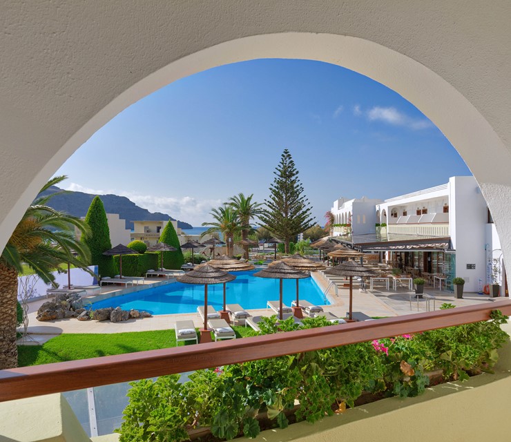 ΑΝΑΚΑΛΥΨΤΕ ΤΑ ΔΩΜΑΤΙΑ ΚΑΙ ΤΑ ΔΙΑΜΕΡΙΣΜΑΤΑ ΤΟΥ ΞΕΝΟΔΟΧΕΙΟΥ<br>ALIANTHOS GARDEN HOTEL ΣΤΟΝ ΠΛΑΚΙΑ ΚΡΗΤΗΣ