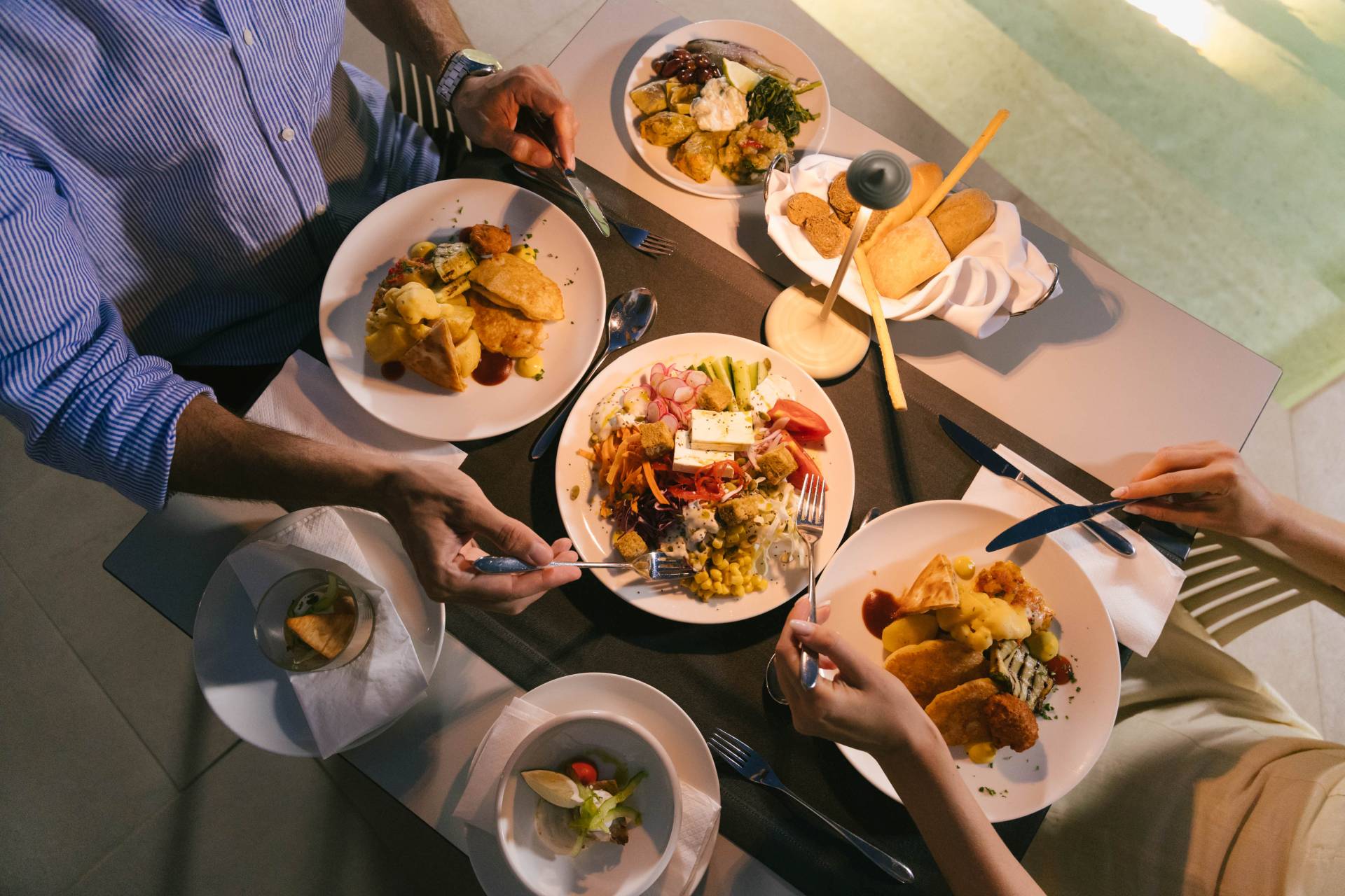 DIVE INTO AUTHENTIC CRETAN CUISINE