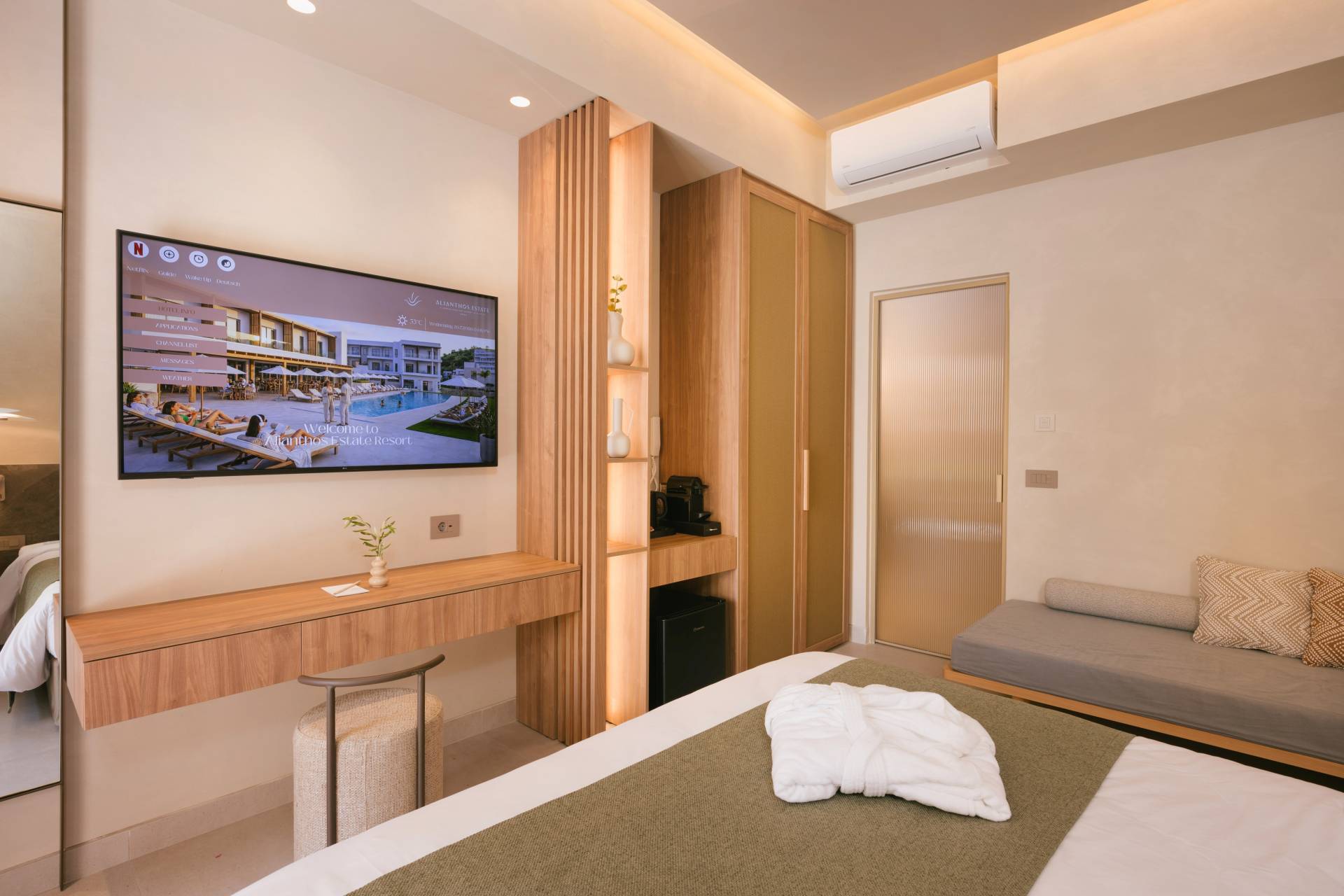 <strong>FEATURES OF CLASSIC ROOM</strong>
